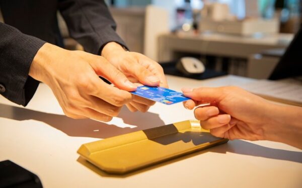 クレジットカードのキャッシングやリボ払いも借り換え可能