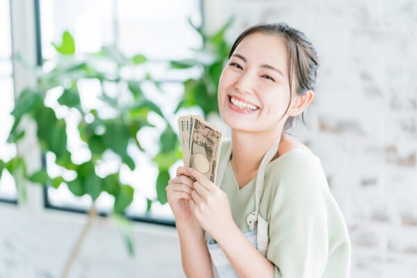 配偶者に収入があれば専業主婦でも5~10万円借りれる